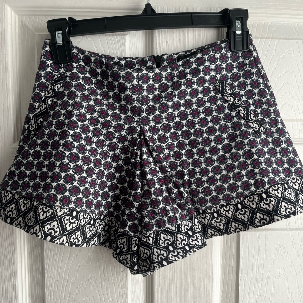 Atmosphere Black and White Patterned Women's Shorts